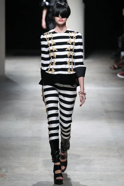 Look 28